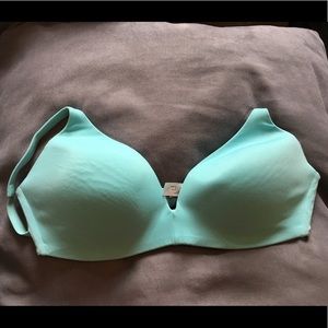 Gently worn VS Ipex wireless bra.